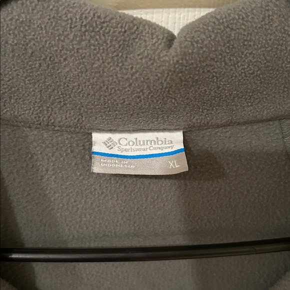 Columbia Women's fleece Jacket in Gray - Picture 2 of 3
